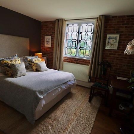 The Cholmondeley Arms Hotell Wrenbury Exteriör bild