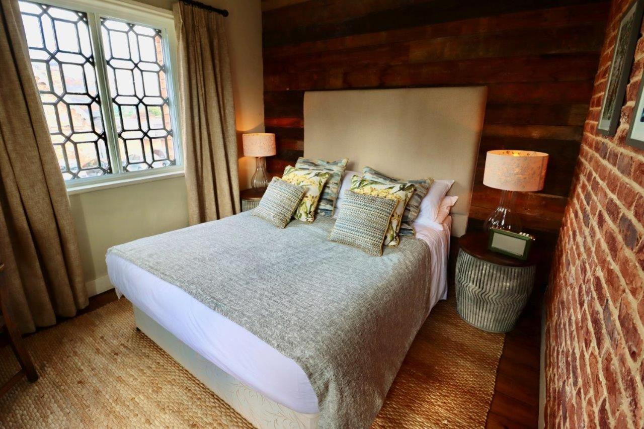 The Cholmondeley Arms Hotell Wrenbury Exteriör bild