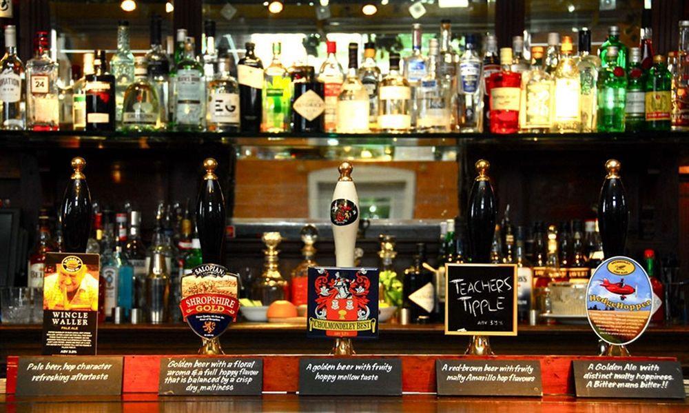 The Cholmondeley Arms Hotell Wrenbury Exteriör bild