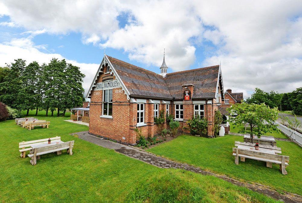 The Cholmondeley Arms Hotell Wrenbury Exteriör bild