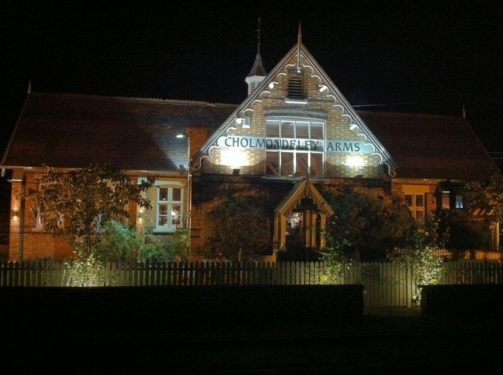 The Cholmondeley Arms Hotell Wrenbury Exteriör bild