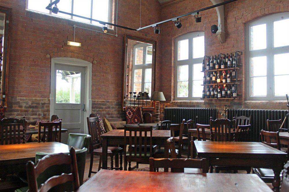 The Cholmondeley Arms Hotell Wrenbury Exteriör bild